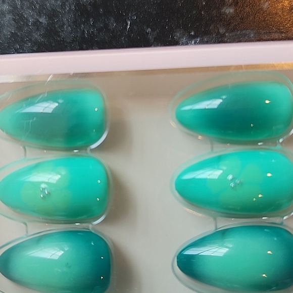 NIB Set Of Three Glamnetic Press On Nails Summer Edition - Picture 6 of 12